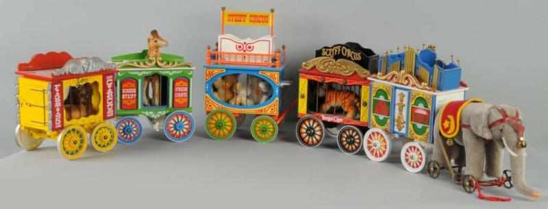 Appraisal: Steiff Golden Age Circus Set Description Complete with five carts