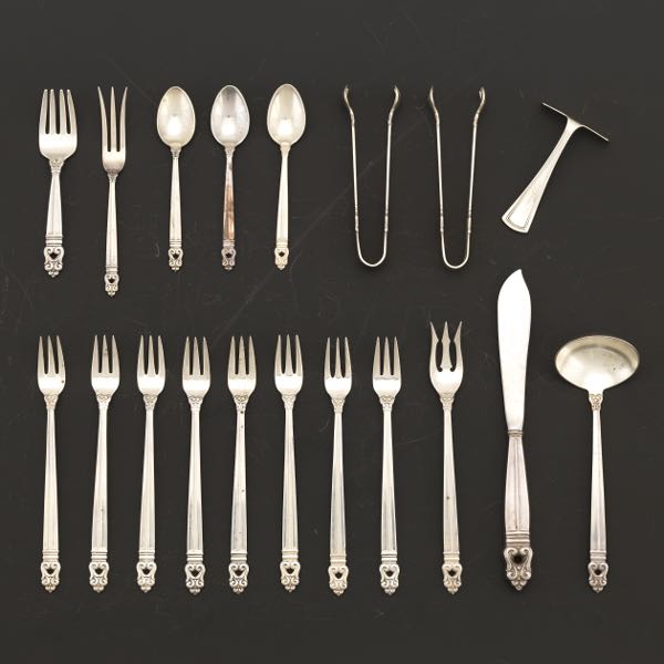 Appraisal: NINETEEN PIECES INTERNATIONAL STERLING SILVER FLATWARE ROYAL DANISH PATTERN Consisting