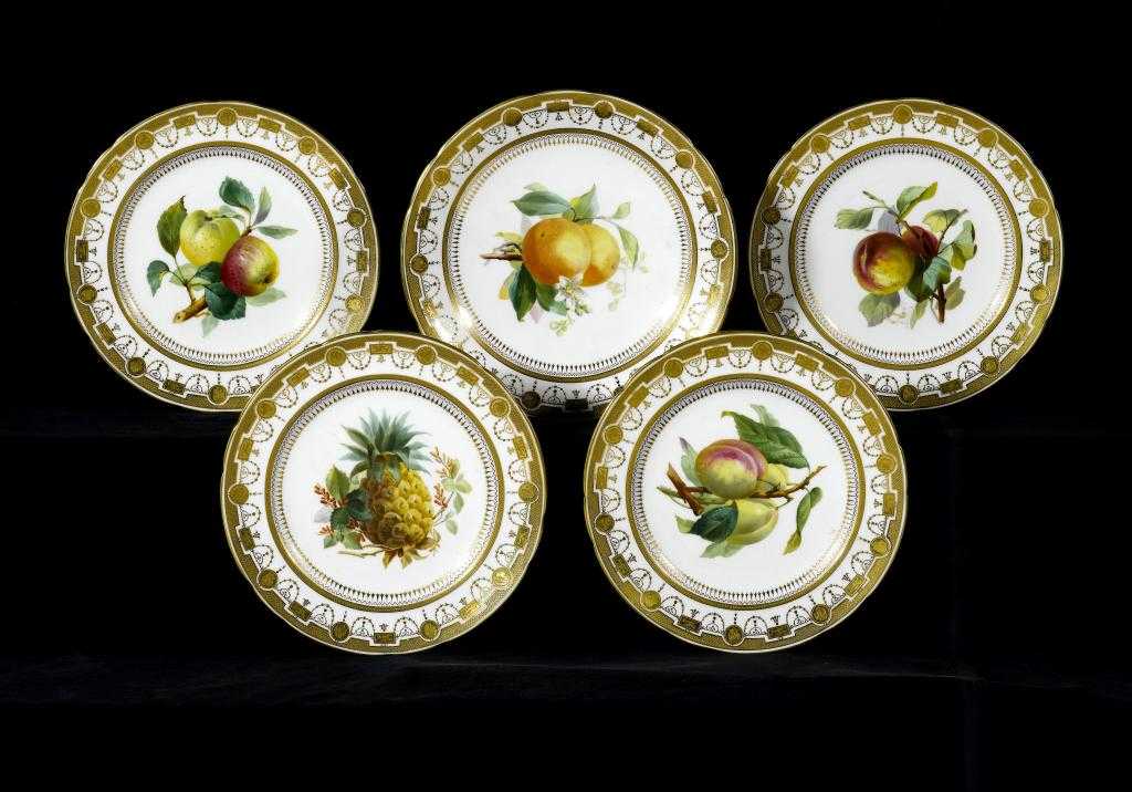 Appraisal: A SET OF FOUR MINTONS DESSERT PLATES AND A TAZZA