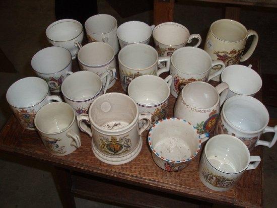 Appraisal: A collection of commemorative mugs various