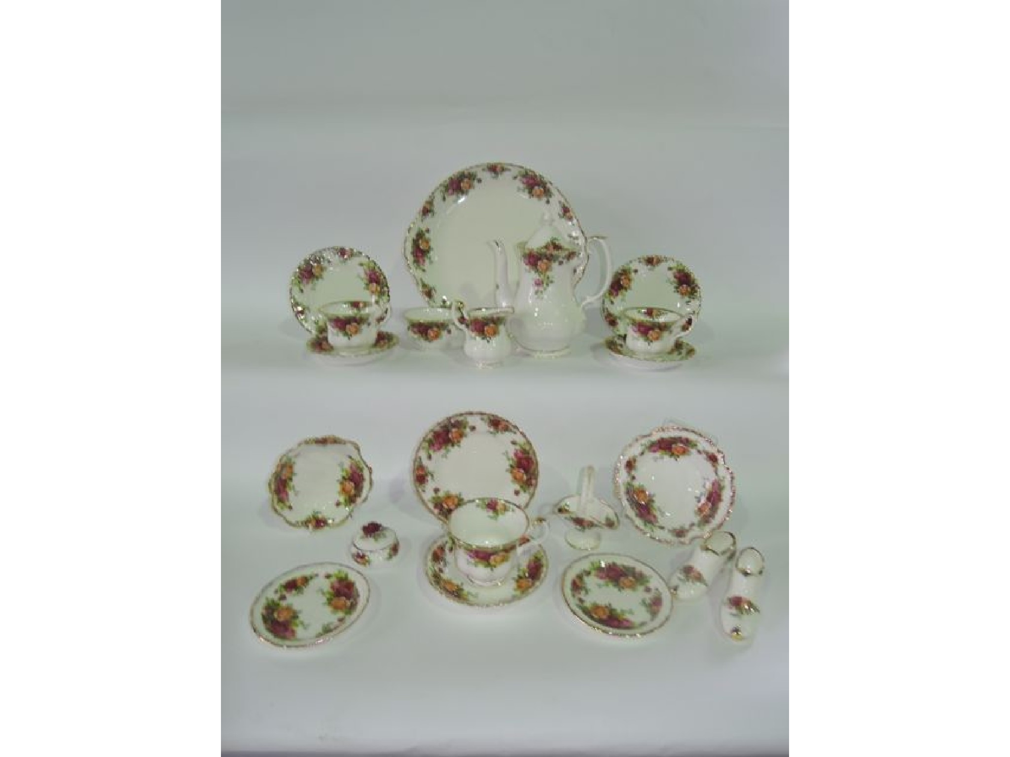 Appraisal: A quantity of Royal Albert Old Country Roses pattern wares