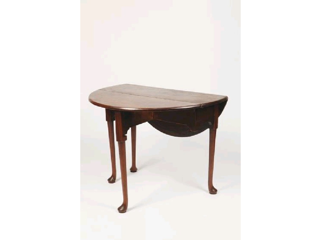 Appraisal: A GEORGE II MAHOGANY SUPPER TABLE of good colour with