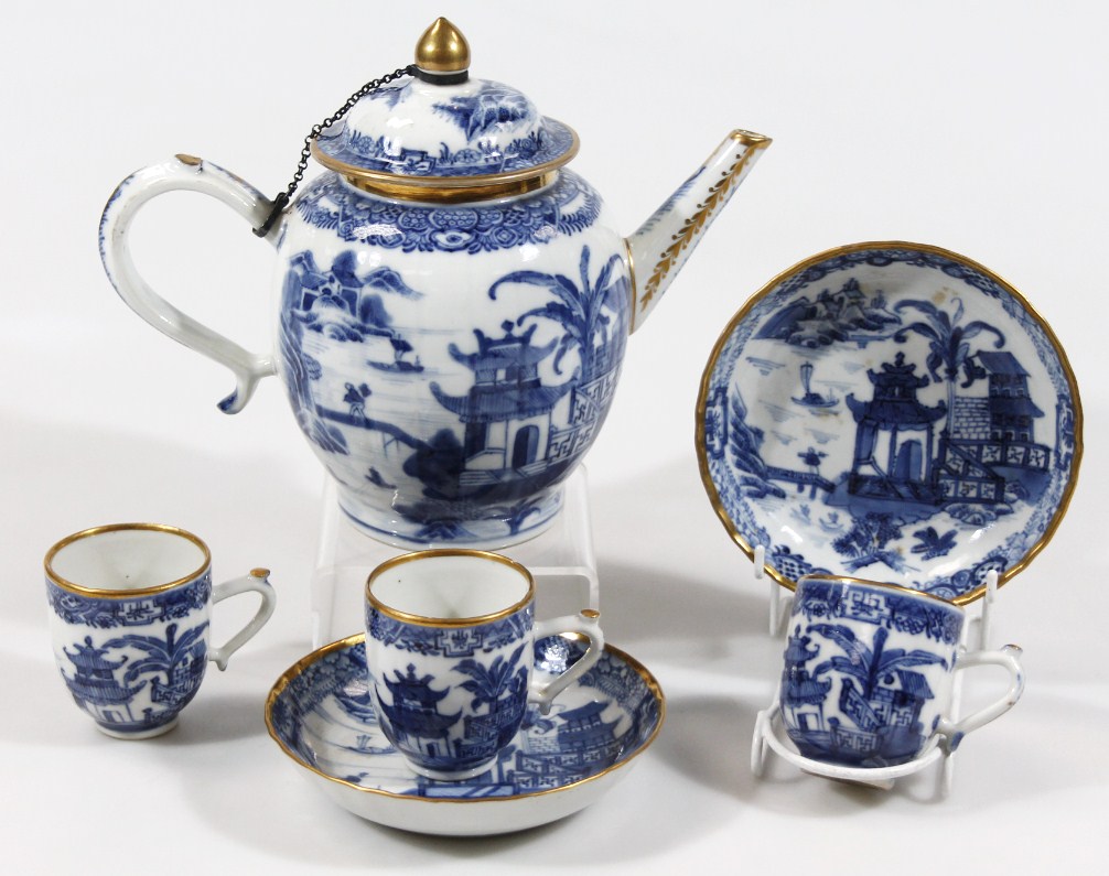 Appraisal: An thC Chinese export porcelain blue and white teapot and