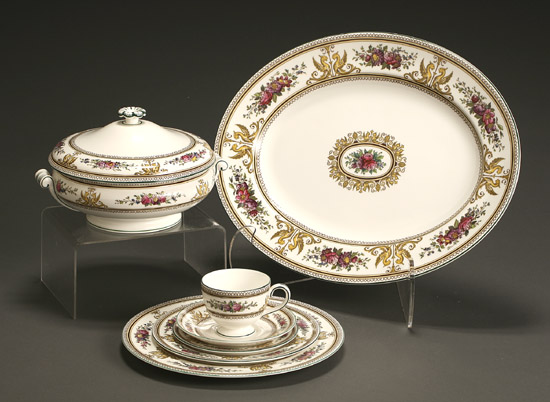 Appraisal: Wedgwood 'Columbia' Dinner Service Pattern W Modern Consisting of Dinner