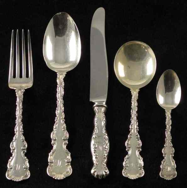 Appraisal: Whiting ''Louis XV'' Sterling Flatware pieces including knives in dinner