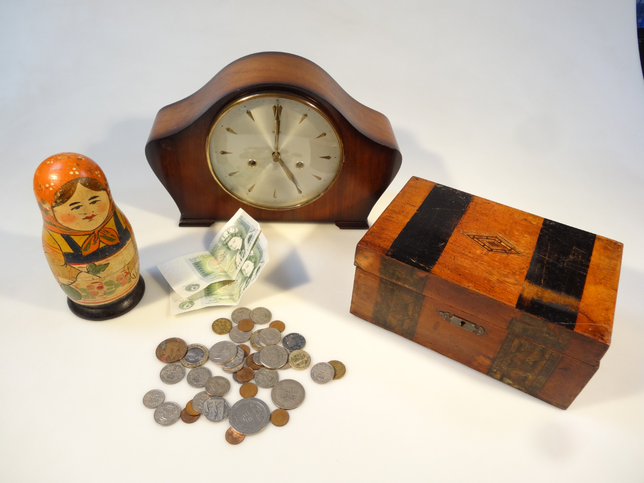 Appraisal: Various bygones comprising of a set of early thC wooden