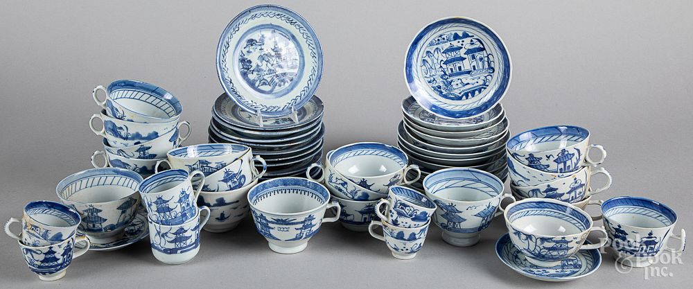 Appraisal: Chinese export porcelain Canton cups and saucers Chinese export porcelain