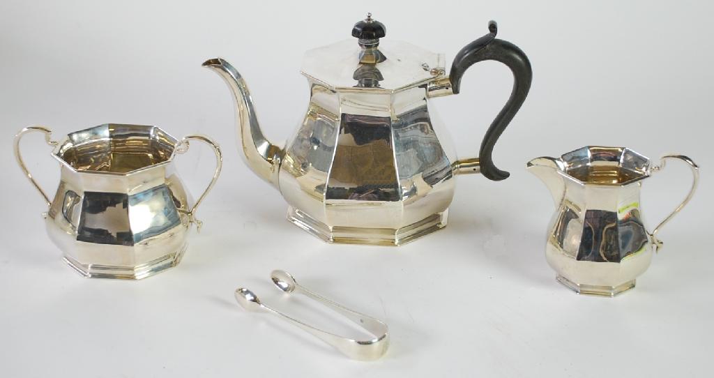 Appraisal: GEORGE V THREE PIECE SILVER TEASET by Roberts and Belk