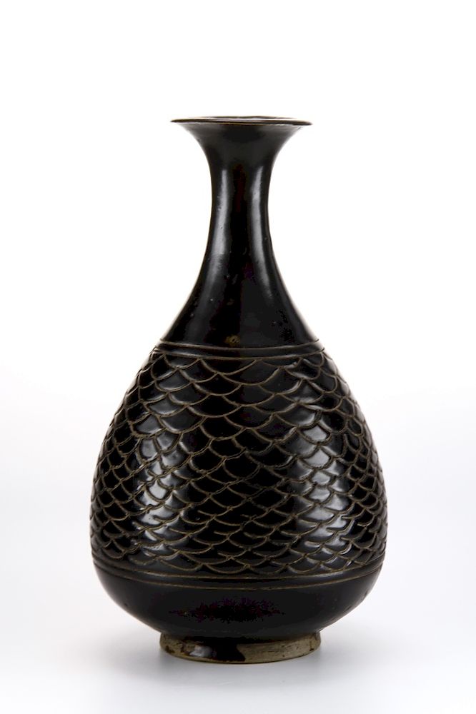 Appraisal: Cizhou Carved 'Sgraffiato' Yuhuchuan Vase Of elegant pear-shaped body rising