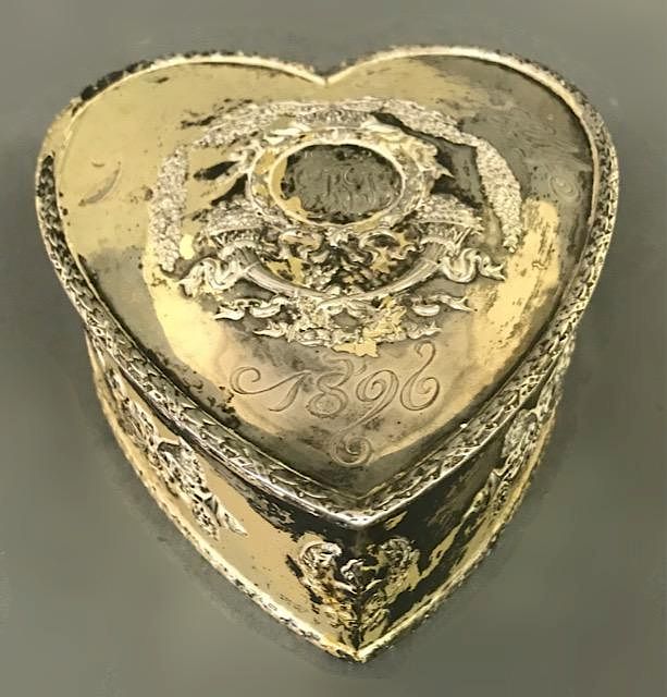 Appraisal: Sterling Silver Heart Shaped Golf Trophy Sterling silver heart shaped