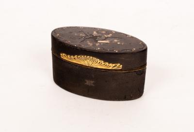 Appraisal: An early th Century oval gold mounted snuff box cm