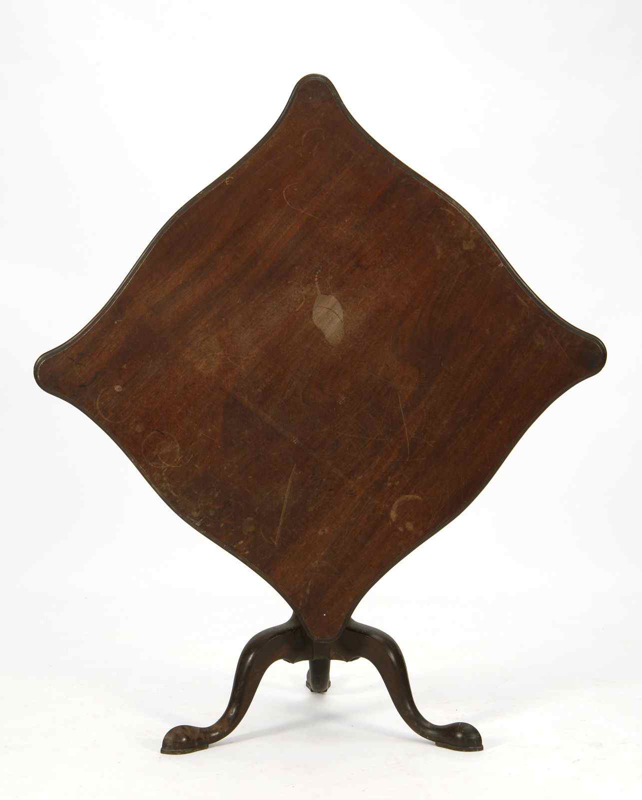 Appraisal: ANTIQUE AMERICAN QUEEN ANNE TILT-TOP TEA TABLECirca In mahogany with