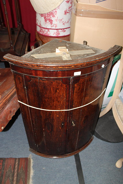 Appraisal: AN ANTIQUE OAK BOW FRONTED CORNER CABINET wide