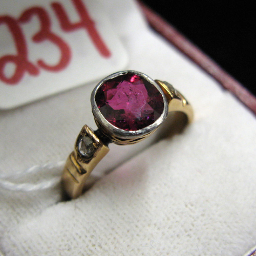 Appraisal: RUBELLITE TOURMALINE DIAMOND AND EIGHTEEN KARAT GOLD RING centering and