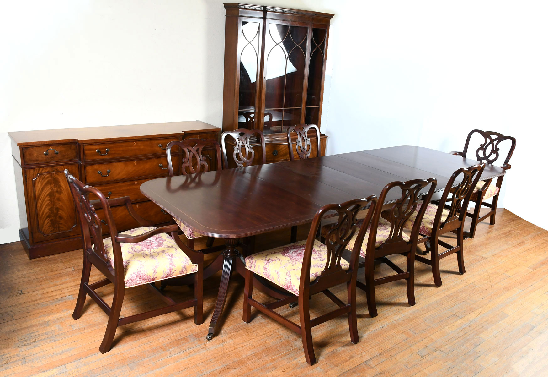 Appraisal: BAKER FURNITURE DINING ROOM SET Comprising -Dining table with banded