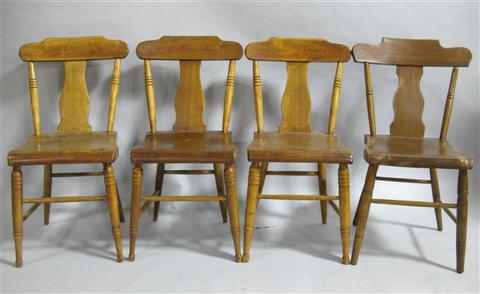 Appraisal: SET OF FOUR AMERICAN PLANK BOTTOM CHAIRS The shaped plain