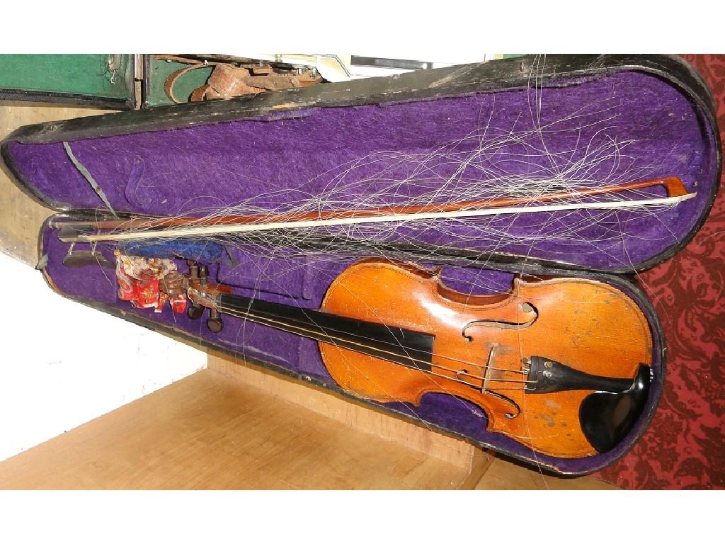 Appraisal: An early th century violin and bow in its original