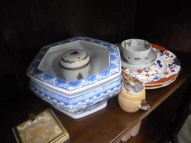 Appraisal: A QUANTITY OF PORCELAIN to include an th Century tea