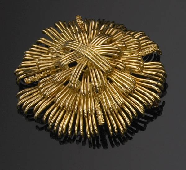 Appraisal: An k gold wire brooch signed Tiffany amp Co grams