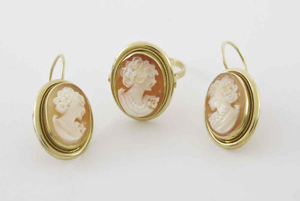 Appraisal: K GOLD CAMEO EARRINGS AND RING Matched set shell carved