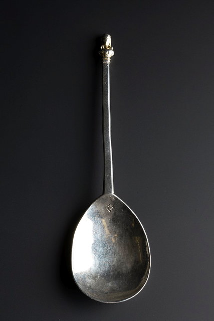 Appraisal: A SILVER MAIDENHEAD SPOON c possibly West Country struck only