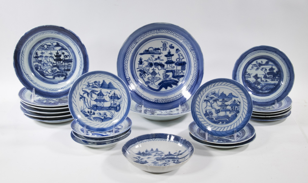 Appraisal: CHINESE BLUE WHITE PLATES AND BOWLS Group of Chinese Export