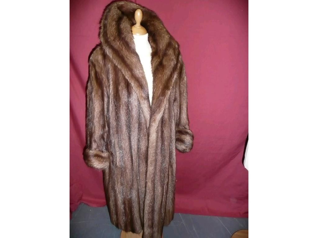 Appraisal: A Fortnum Mason lady's fur coat with large collar and