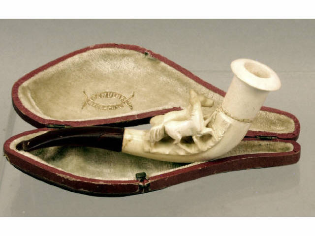 Appraisal: Fine carved meerschaum pipe in fitted case with slight crack