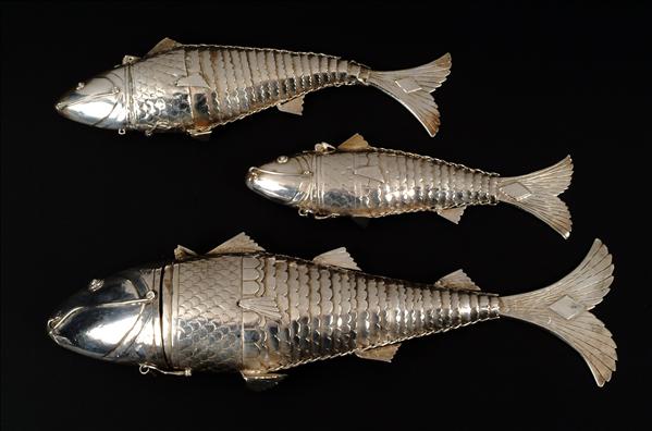 Appraisal: An Indian silver coloured articulated fish box unmarked late th