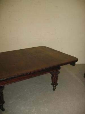 Appraisal: AN EARLY VICTORIAN MAHOGANY EXTENDING DINING TABLE of rounded oblong