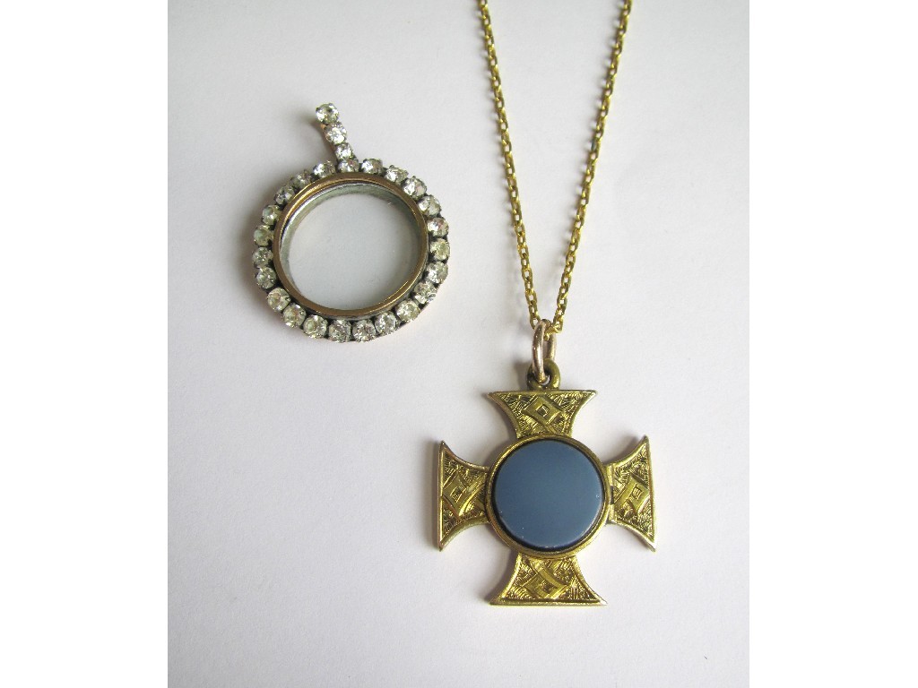 Appraisal: A Victorian agate set Maltese cross pendant and a stone