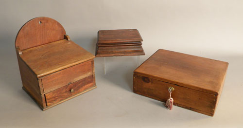 Appraisal: Hanging wooden storage box with a lift lid and single