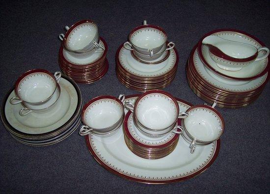 Appraisal: An Aynsley Durham pattern part dinner service of pieces and