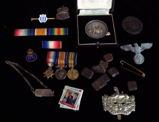 Appraisal: Three World War I miniature medals an Edward VII medallion