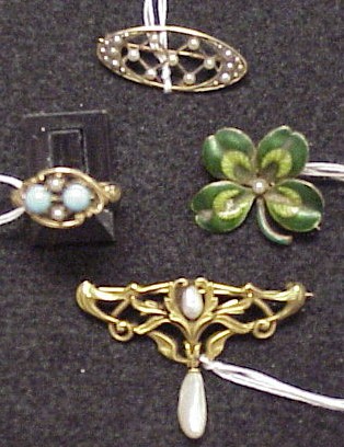 Appraisal: JEWELRY K yellow gold enamel shamrock pin with seed pearl