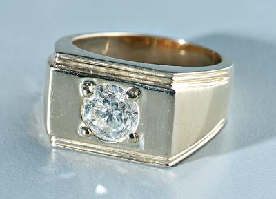 Appraisal: Man s ct diamond ring solitaire round brilliant cut diamond