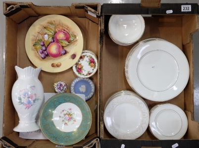 Appraisal: A collection of mixed pot items to include Royal Doulton