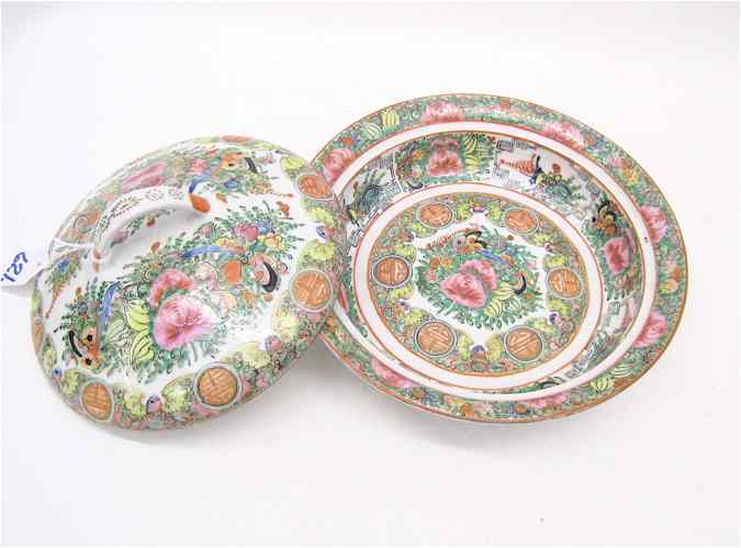 Appraisal: CHINESE ROSE CANTON ROUND SERVING BOWL with cover Diameter ''