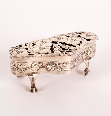 Appraisal: An Art Nouveau silver trinket box William Comyns London in