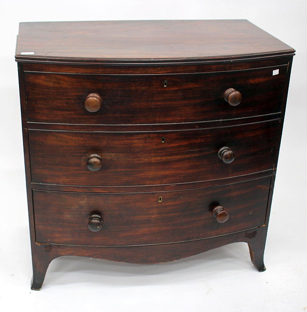 Appraisal: AN EARLY VICTORIAN BOW FRONTED CHEST OF FOUR LONG DRAWERS