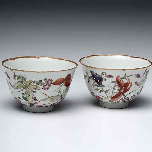 Appraisal: Chinese Tea Bowls Chinese late th early th century two