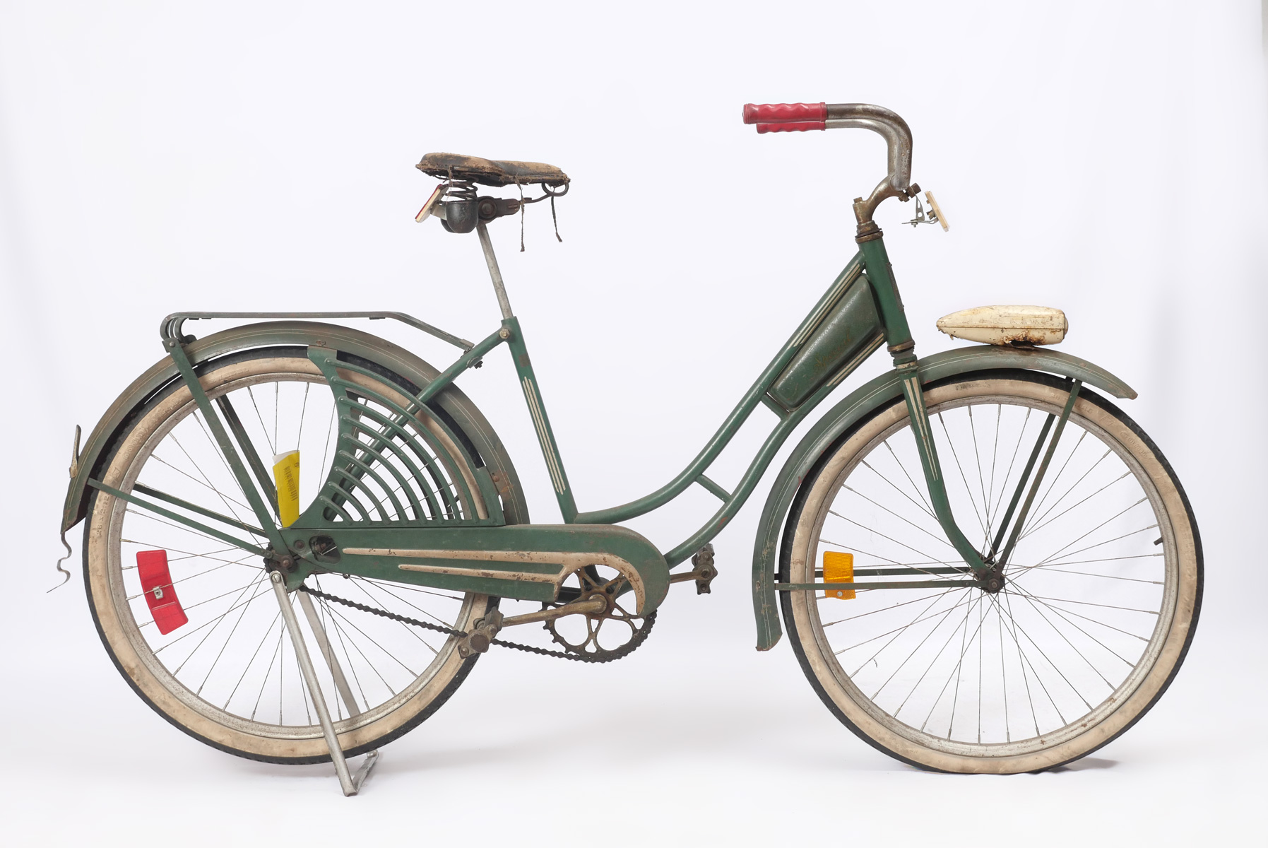 Appraisal: PRE-WAR ELGINS GIRL'S BICYCLE Green pre-war girl's bicycle by Elgin