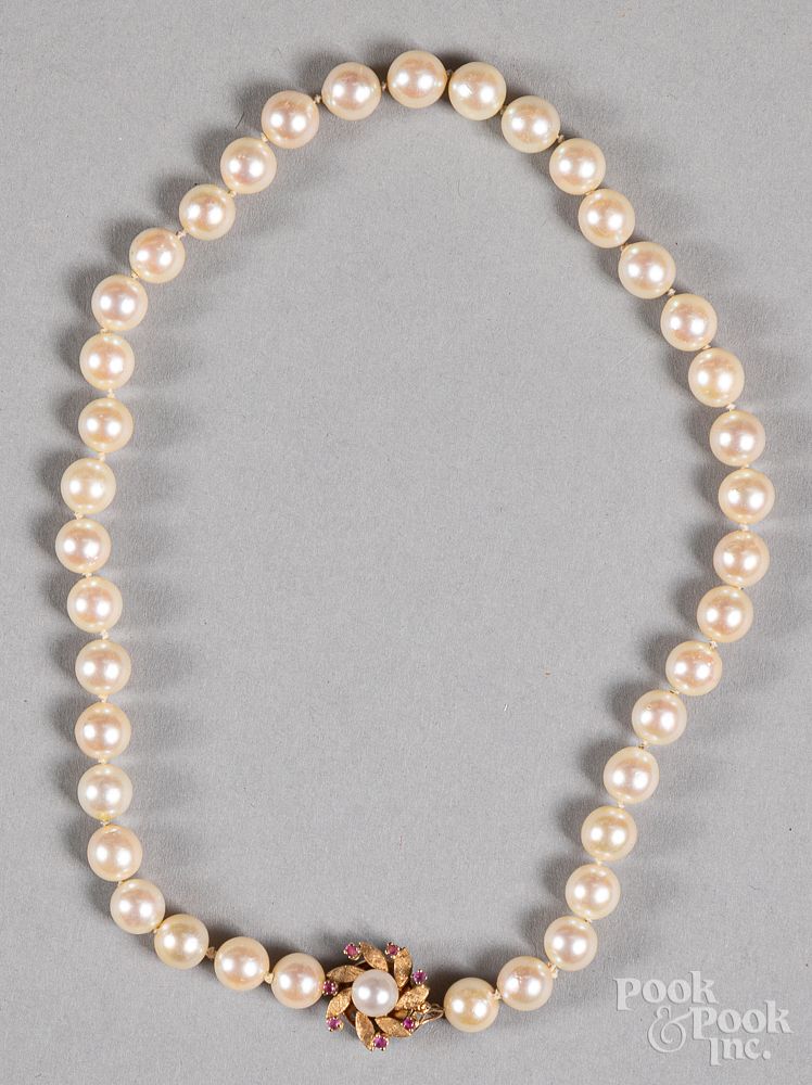 Appraisal: Pearl necklace with K gold clasp Pearl necklace with K