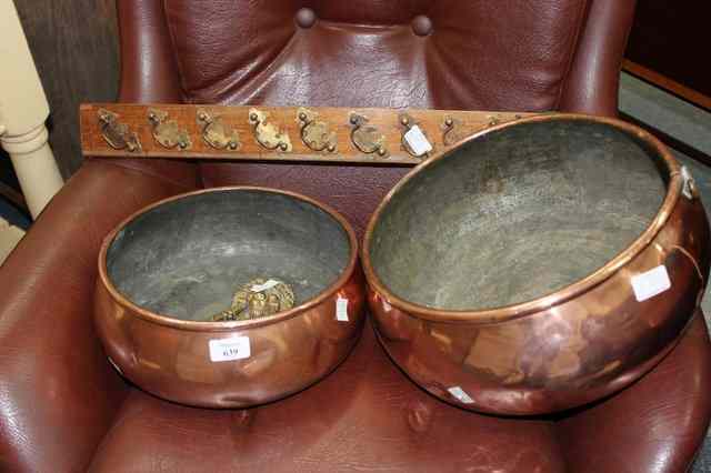 Appraisal: A GROUP OF ITEMS to include two copper pots a