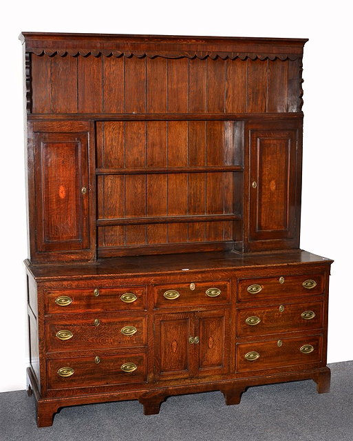 Appraisal: A GEORGIAN OAK DRESSER top section with plate racks flanked