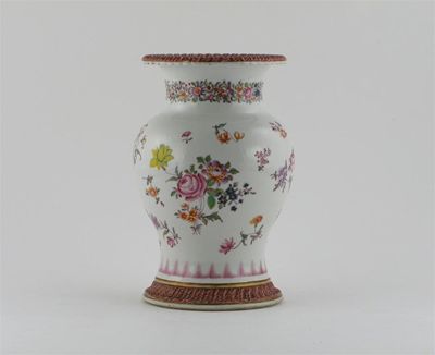 Appraisal: A Chinese famille rose baluster vase with spiral moulded neck