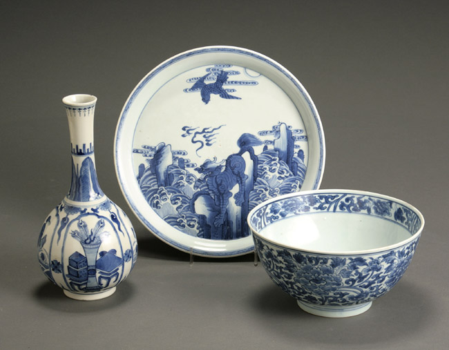 Appraisal: Group of Three Chinese Blue and White Table Articles th