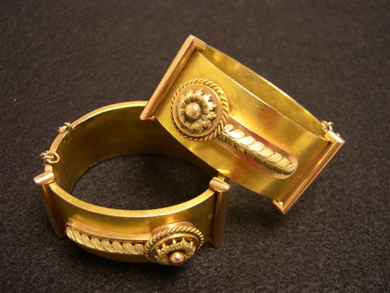 Appraisal: JEWELRY K yellow gold slave bangle bracelets with k rose