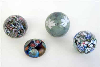 Appraisal: Group of four contemporary American artist paperweights s