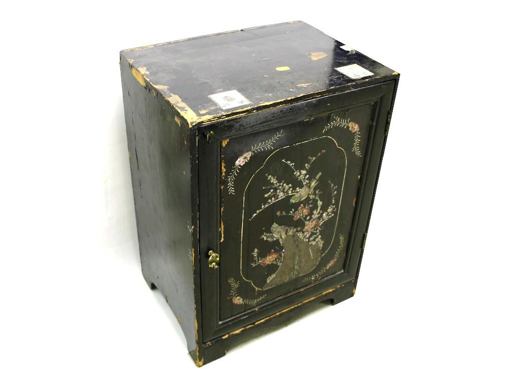 Appraisal: Late th century Oriental black lacquer small cabinet the single